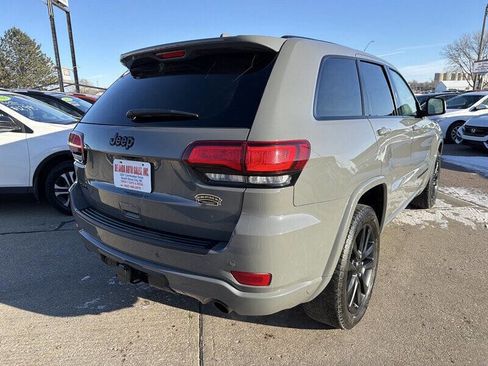 Used 2022 Jeep Grand Cherokee Laredo X image 5