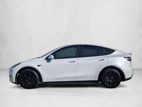 Used 2021 Tesla Model Y Long Range image 9