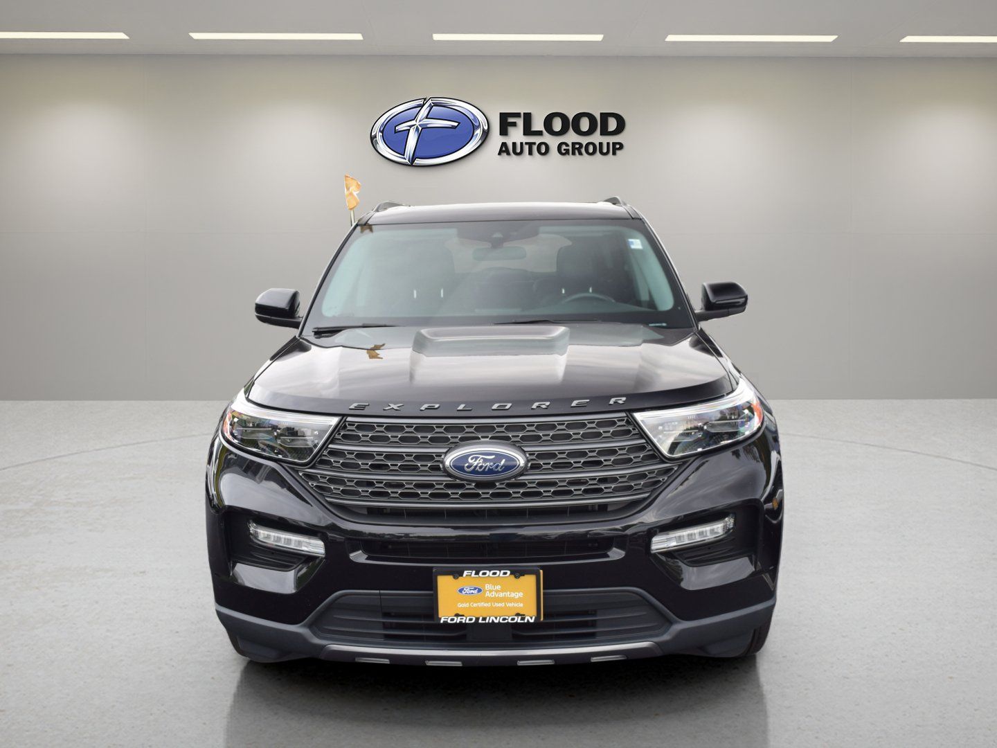 Used 2022 Ford Explorer XLT w/ Equipment Group 202A AWD/4WD image 2