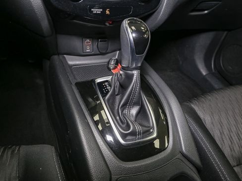 Used 2017 Nissan Rogue SV w/ SV Premium Package AWD/4WD image 28