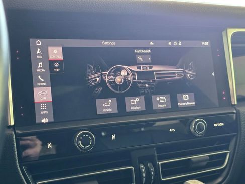 Used 2023 Porsche Macan image 32
