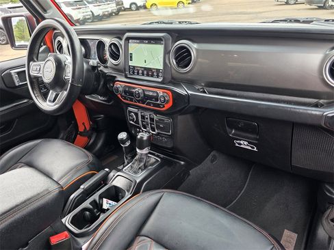 Used 2019 Jeep Wrangler Unlimited Sahara w/ Uconnect 4C Nav & Sound Group image 28