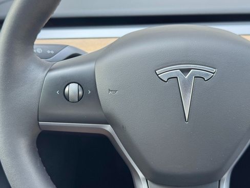 Used 2023 Tesla Model Y Long Range AWD/4WD image 18