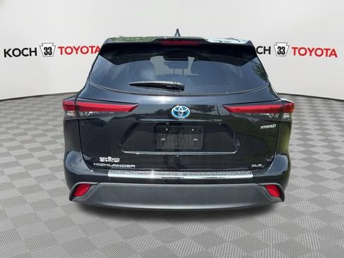 Used 2023 Toyota Highlander XLE AWD/4WD image 7