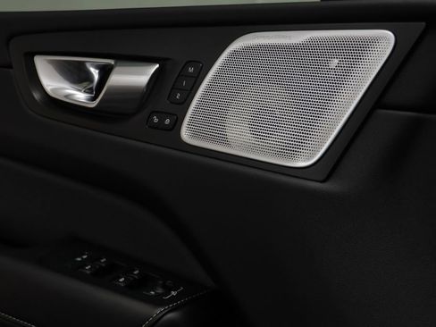 Used 2022 Volvo XC60 T8 R-Design w/ Advanced Package image 8