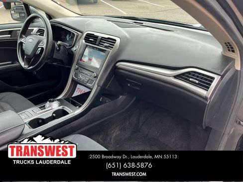 Used 2018 Ford Fusion SE image 7