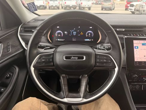 Used 2022 Jeep Grand Cherokee L Limited image 10