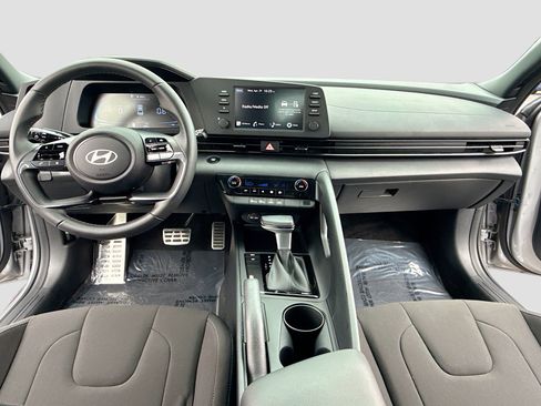 Used 2025 Hyundai Elantra Sport FWD image 3