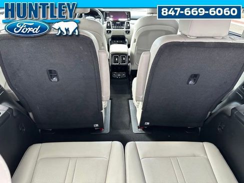 Used 2023 Kia Sorento SX Prestige image 12
