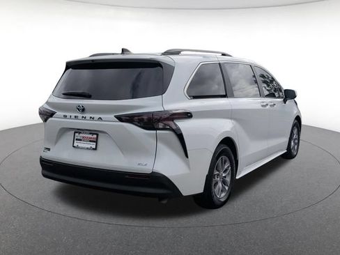 Used 2025 Toyota Sienna XLE w/ XLE Plus Package FWD image 6