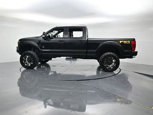 Used 2022 Ford F250 Lariat w/ Black Appearance Package image 7