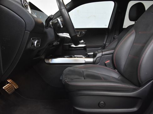 Used 2023 Mercedes-Benz GLB 250 image 16