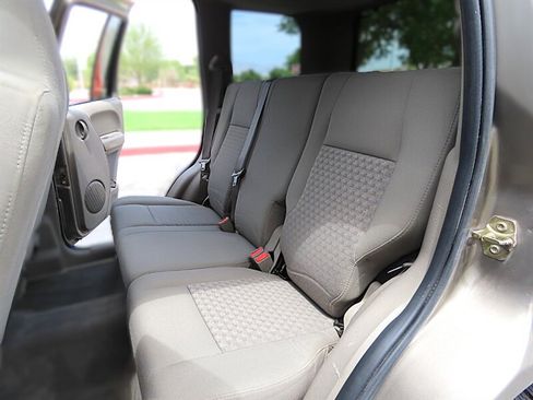 Used 2006 Jeep Liberty Sport AWD/4WD image 27