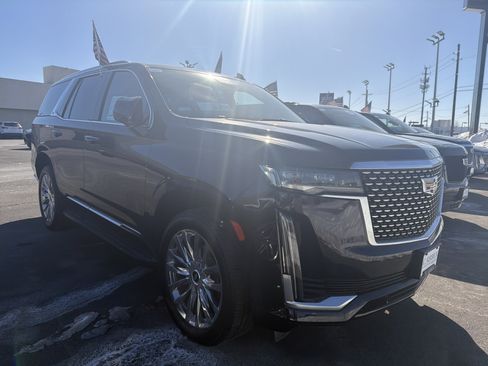 Certified 2021 Cadillac Escalade Premium Luxury w/ LPO, Illumination Package image 4