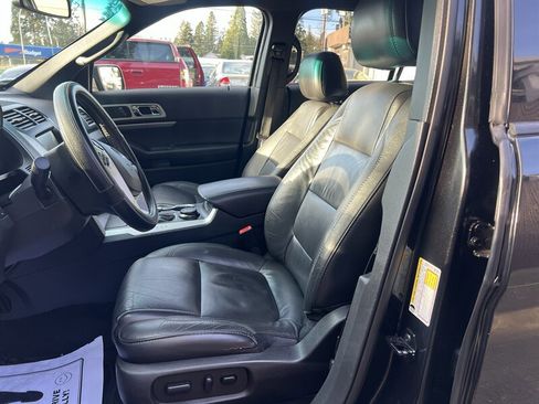 Used 2015 Ford Explorer XLT w/ Equipment Group 202A image 9