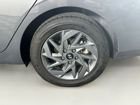 Used 2024 Hyundai Elantra SEL image 11