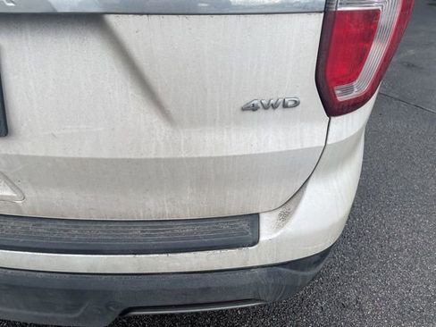 Used 2019 Ford Explorer XLT w/ Equipment Group 202A image 5