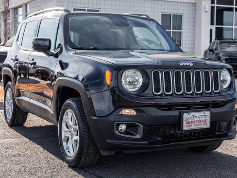 Used 2018 Jeep Renegade Latitude w/ Cold Weather Group AWD/4WD image 3