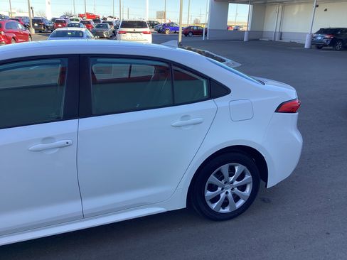 Certified 2023 Toyota Corolla LE image 9