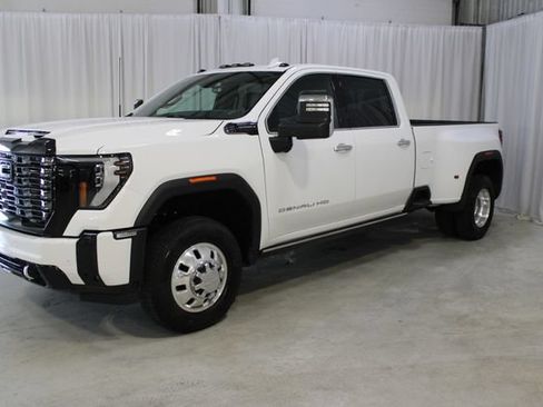 Used 2025 GMC Sierra 3500 Denali Ultimate AWD/4WD image 31