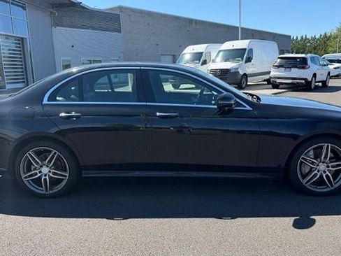 Certified 2017 Mercedes-Benz E 300 4MATIC image 8