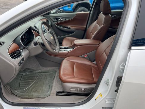 Used 2016 Chevrolet Malibu Premier w/ Driver Confidence Package II FWD image 4