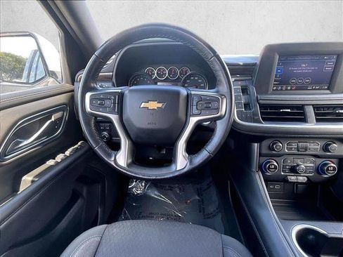 Used 2022 Chevrolet Suburban LS RWD image 7