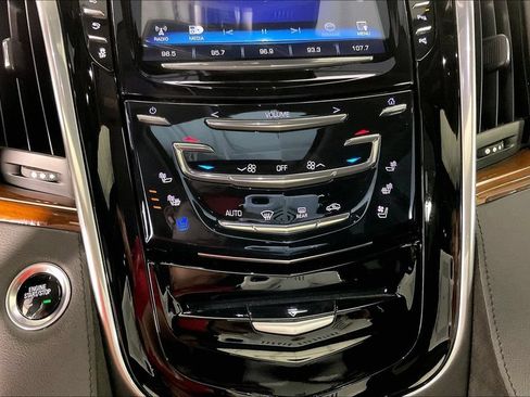 Used 2019 Cadillac Escalade Luxury w/ Escalade Sport Edition AWD/4WD image 30