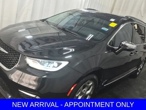 Used 2022 Chrysler Pacifica Limited FWD image 1
