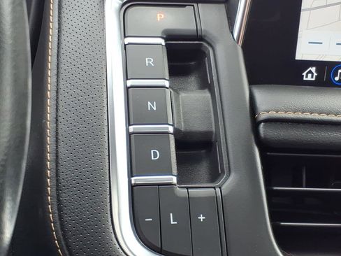 Used 2021 GMC Yukon AT4 w/ Rear Media and Nav Package AWD/4WD image 11