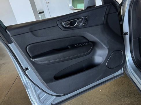 Used 2018 Volvo XC60 T5 Momentum w/ Convenience Package image 35