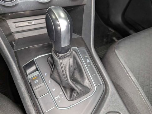 Used 2018 Volkswagen Tiguan S image 27