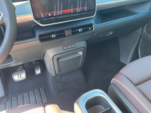 New 2025 Volkswagen ID. Buzz Pro S Plus image 22