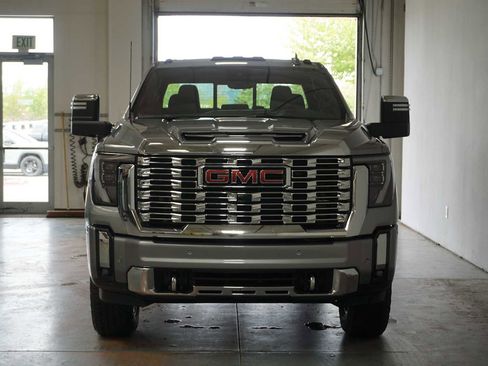 Certified 2024 GMC Sierra 3500 Denali w/ Denali Reserve Package image 9