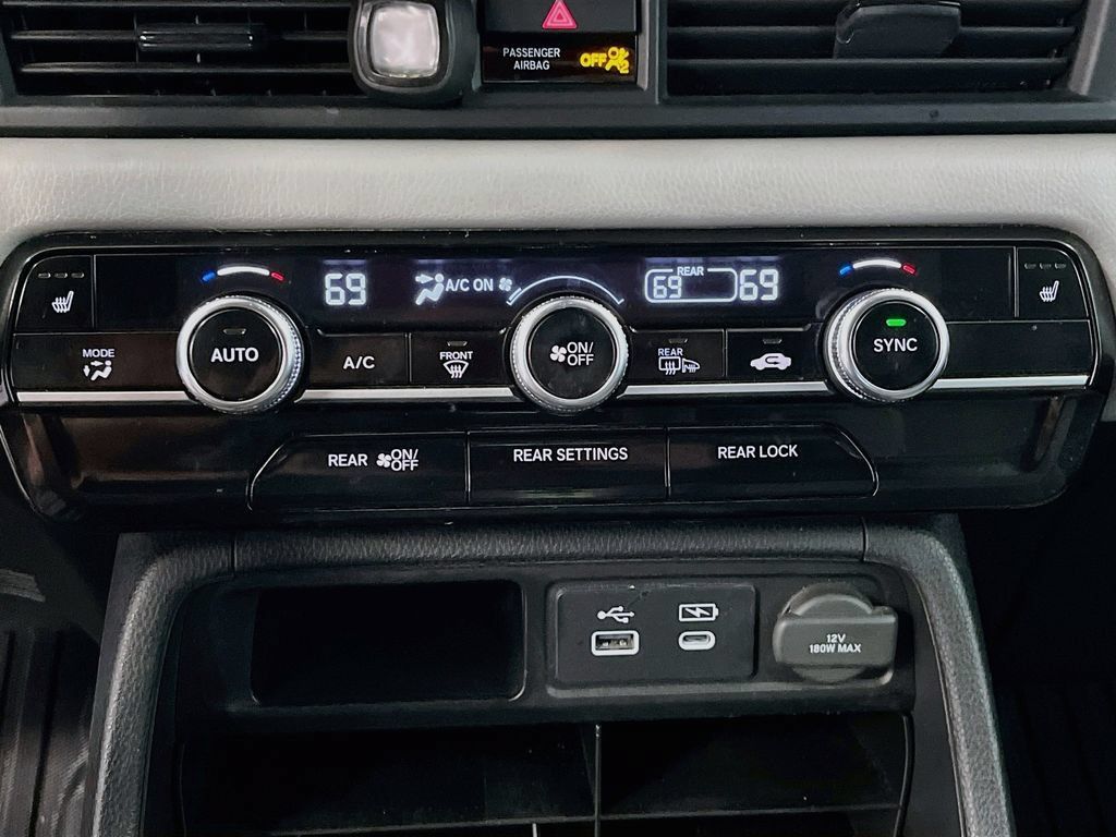 Used 2023 Honda Pilot Touring image 16