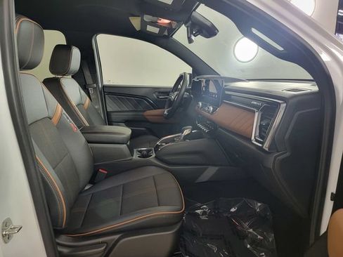 Used 2024 GMC Canyon AT4 w/ Canyon Safety Plus Package AWD/4WD image 18