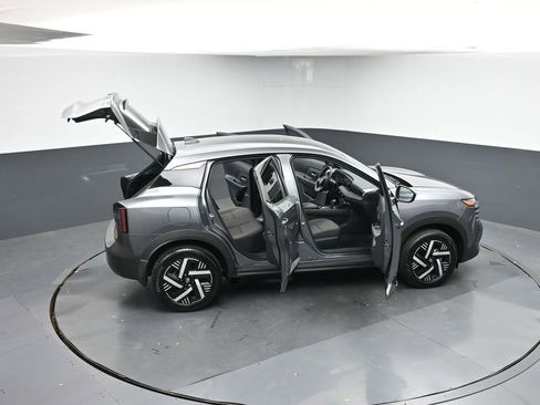 Used 2025 Nissan Kicks SV image 44