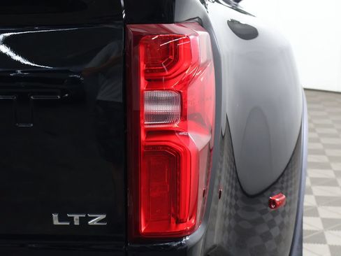Used 2025 Chevrolet Silverado 3500 LTZ w/ LTZ Convenience Package AWD/4WD image 19
