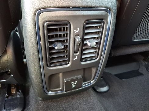 Used 2021 Jeep Grand Cherokee Laredo X AWD/4WD image 11