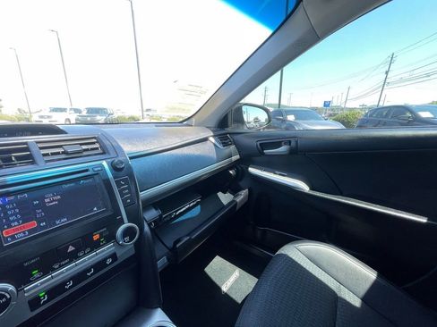 Used 2014 Toyota Camry SE FWD image 30