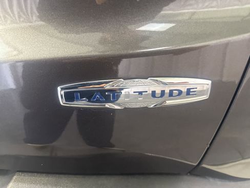 Used 2017 Jeep Renegade Latitude w/ Popular Equipment Group image 13