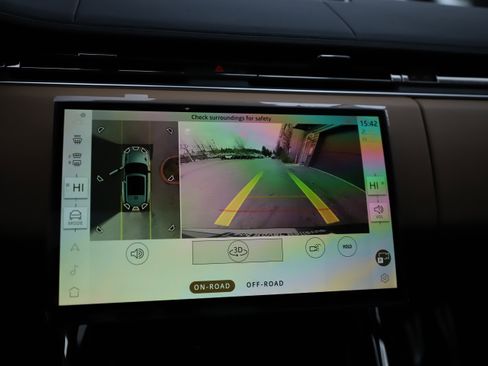 New 2025 Land Rover Range Rover Sport SE image 21