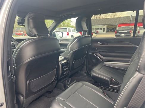 Used 2025 Jeep Grand Cherokee L Overland w/ Advanced Protech Group III AWD/4WD image 19