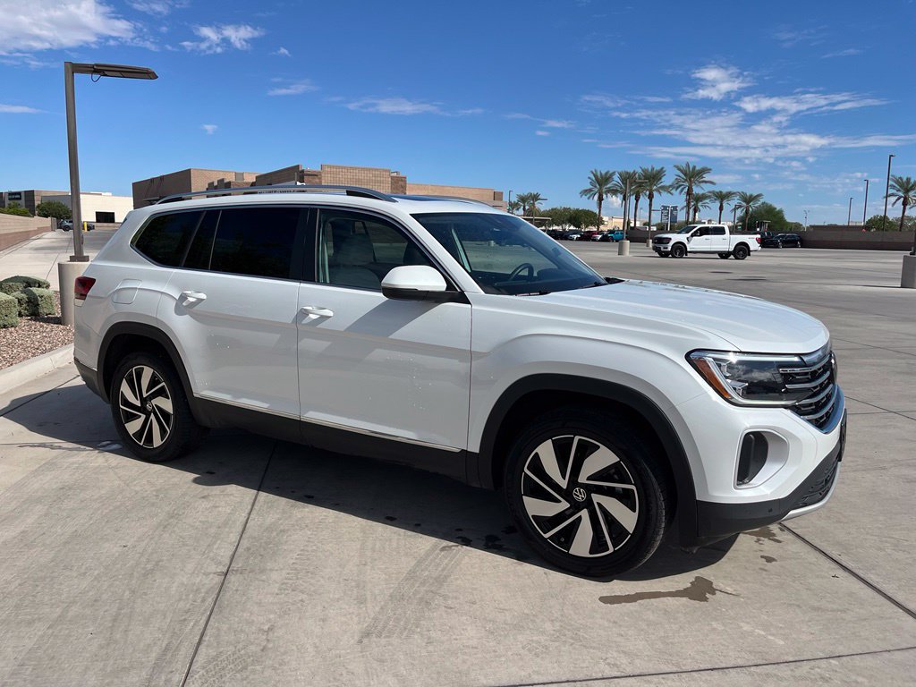 Used 2025 Volkswagen Atlas SEL AWD/4WD image 5