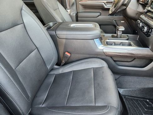 Used 2022 Chevrolet Silverado 1500 LTZ w/ Z71 Off-Road Package image 12