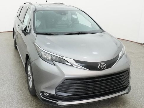 New 2026 Toyota Sienna XLE FWD image 15