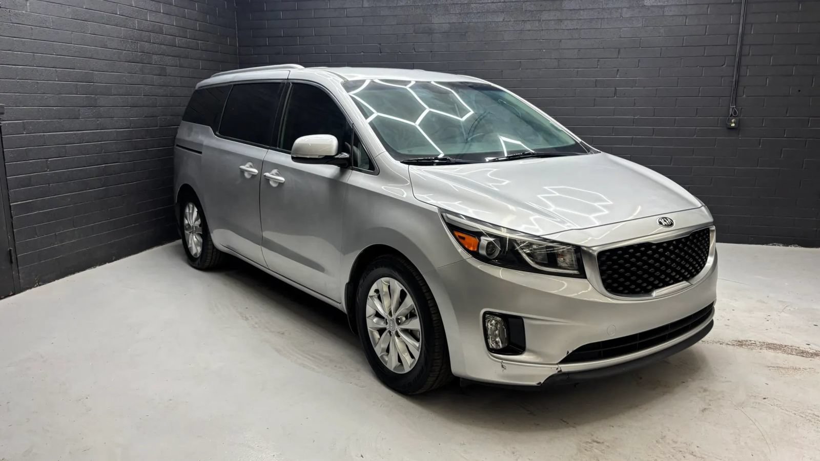 Used 2016 Kia Sedona EX FWD image 1