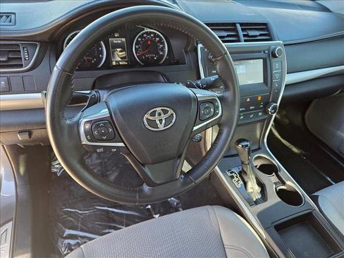 Used 2017 Toyota Camry SE image 10