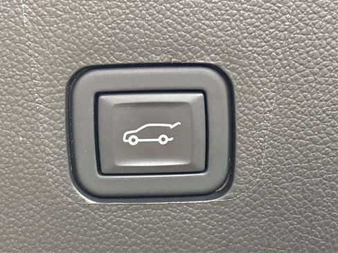 Used 2023 Chevrolet Traverse RS AWD/4WD image 14