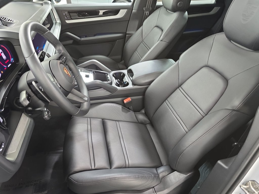 Certified 2026 Porsche Cayenne S AWD/4WD image 5